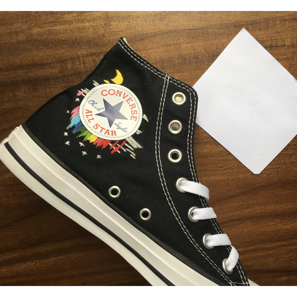 Custom Floral Embroidered Shoes, Handmade Embroidered Converse, Converse Custom, Converse Wreath Flower, Custom Flower Chuck Taylor 1970s - 8.jpg