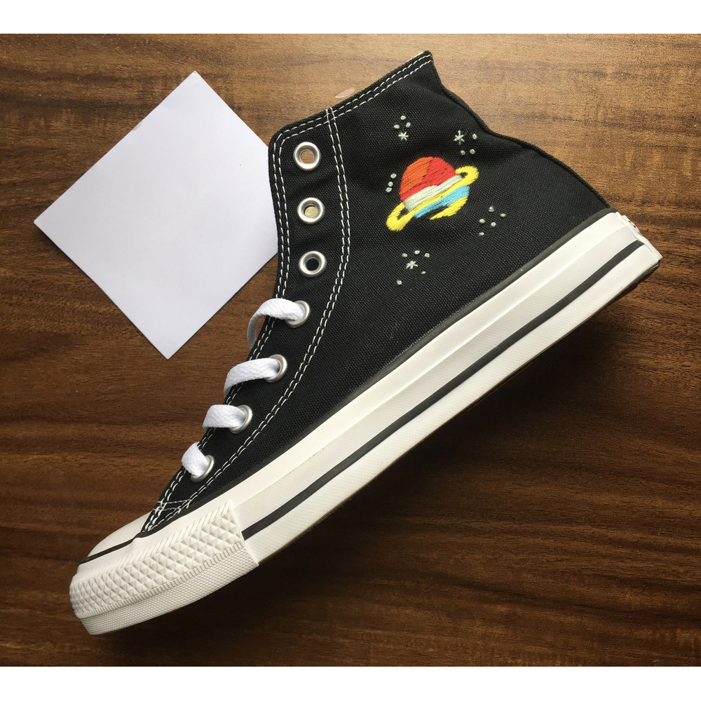 Custom Floral Embroidered Shoes, Handmade Embroidered Converse, Converse Custom, Converse Wreath Flower, Custom Flower Chuck Taylor 1970s - 9.jpg