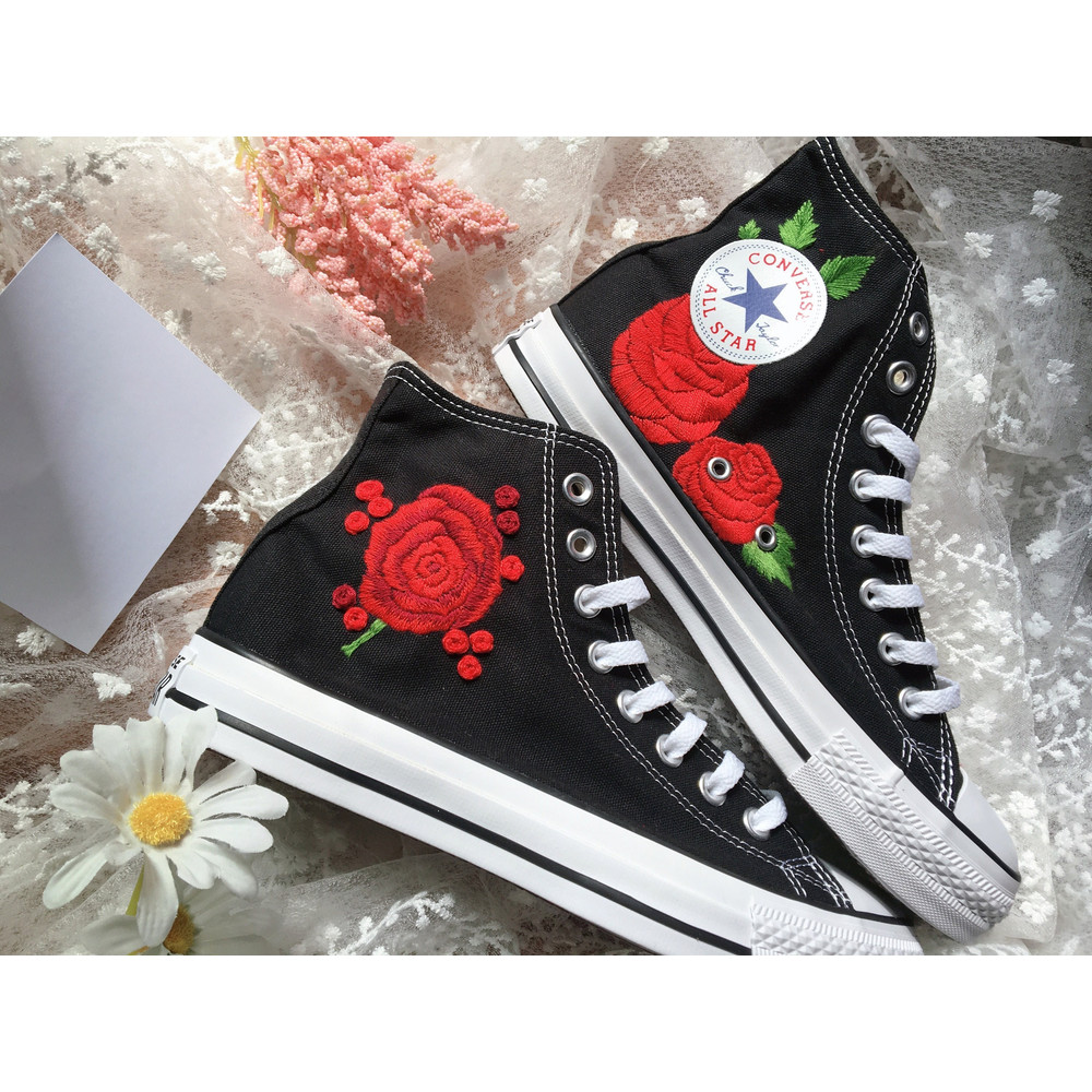 Custom Floral Embroidered Shoes, Handmade Embroidered Converse, Converse Custom, Converse Wreath Flower, Custom Flower Chuck Taylor 1970s - 2.jpg
