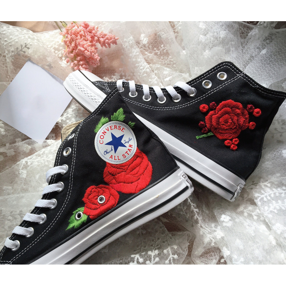 Custom Floral Embroidered Shoes, Handmade Embroidered Converse, Converse Custom, Converse Wreath Flower, Custom Flower Chuck Taylor 1970s - 6.jpg