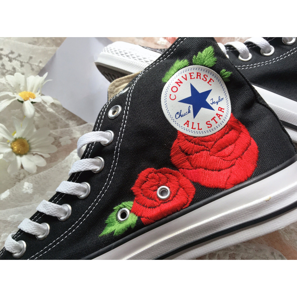 Custom Floral Embroidered Shoes, Handmade Embroidered Converse, Converse Custom, Converse Wreath Flower, Custom Flower Chuck Taylor 1970s - 8.jpg