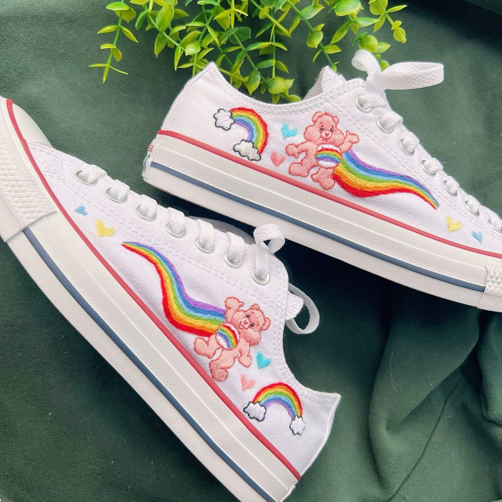 Custom Floral Embroidered Shoes, Handmade Embroidered Converse, Converse Custom, Converse Wreath Flower, Custom Flower Chuck Taylor 1970s - 2.jpg