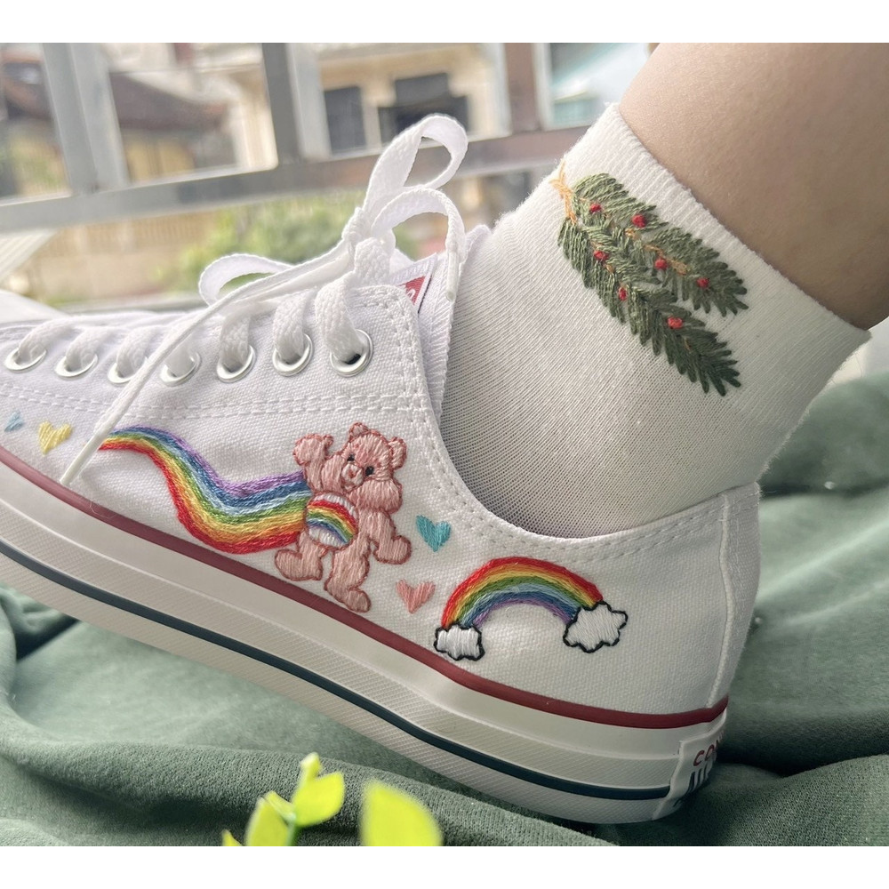 Custom Floral Embroidered Shoes, Handmade Embroidered Converse, Converse Custom, Converse Wreath Flower, Custom Flower Chuck Taylor 1970s - 8.jpg