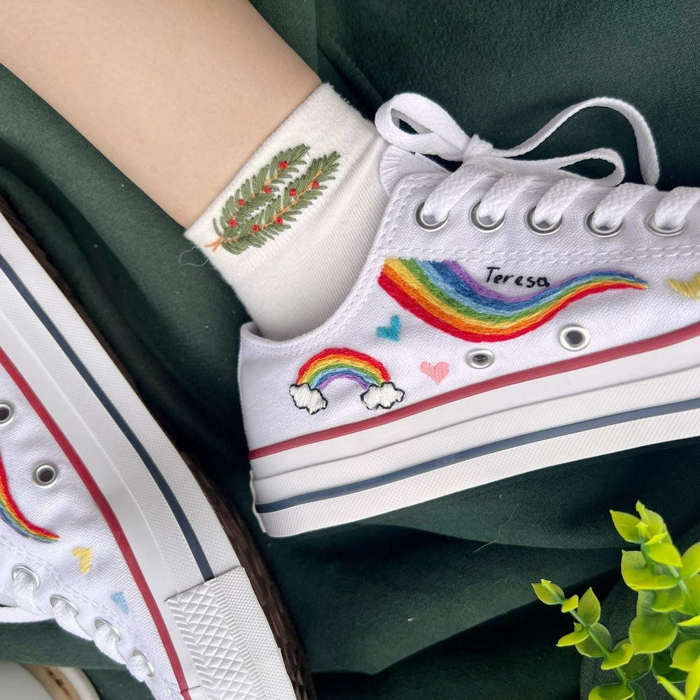 Custom Floral Embroidered Shoes, Handmade Embroidered Converse, Converse Custom, Converse Wreath Flower, Custom Flower Chuck Taylor 1970s - 9.jpg