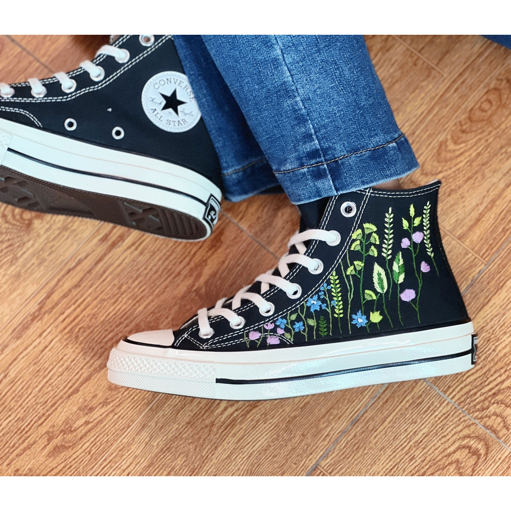 Custom Floral Embroidered Shoes, Handmade Embroidered Converse, Converse Custom, Converse Wreath Flower, Custom Flower Chuck Taylor 1970s - 6.jpg