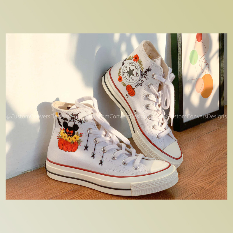 Custom Floral Embroidered Shoes, Handmade Embroidered Converse, Converse Custom, Converse Wreath Flower, Custom Flower Chuck Taylor 1970s - 1.jpg