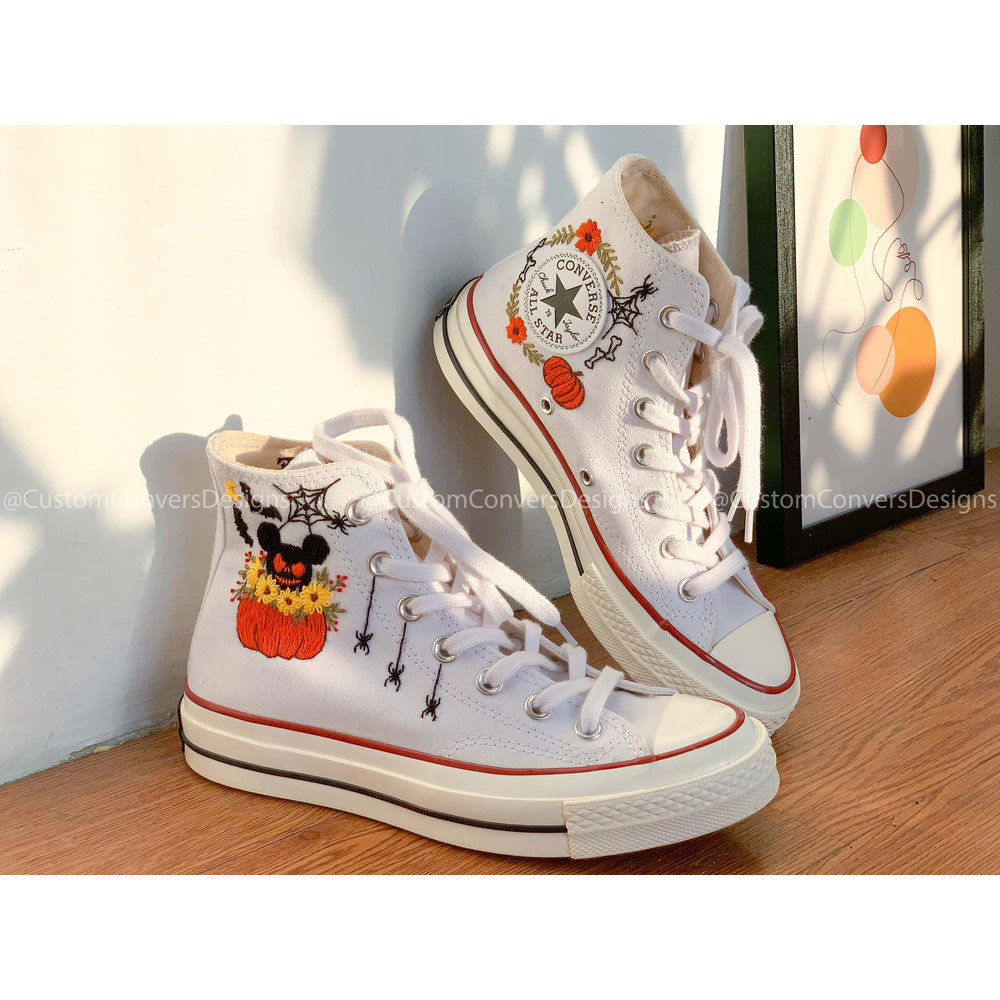 Custom Floral Embroidered Shoes, Handmade Embroidered Converse, Converse Custom, Converse Wreath Flower, Custom Flower Chuck Taylor 1970s - 2.jpg