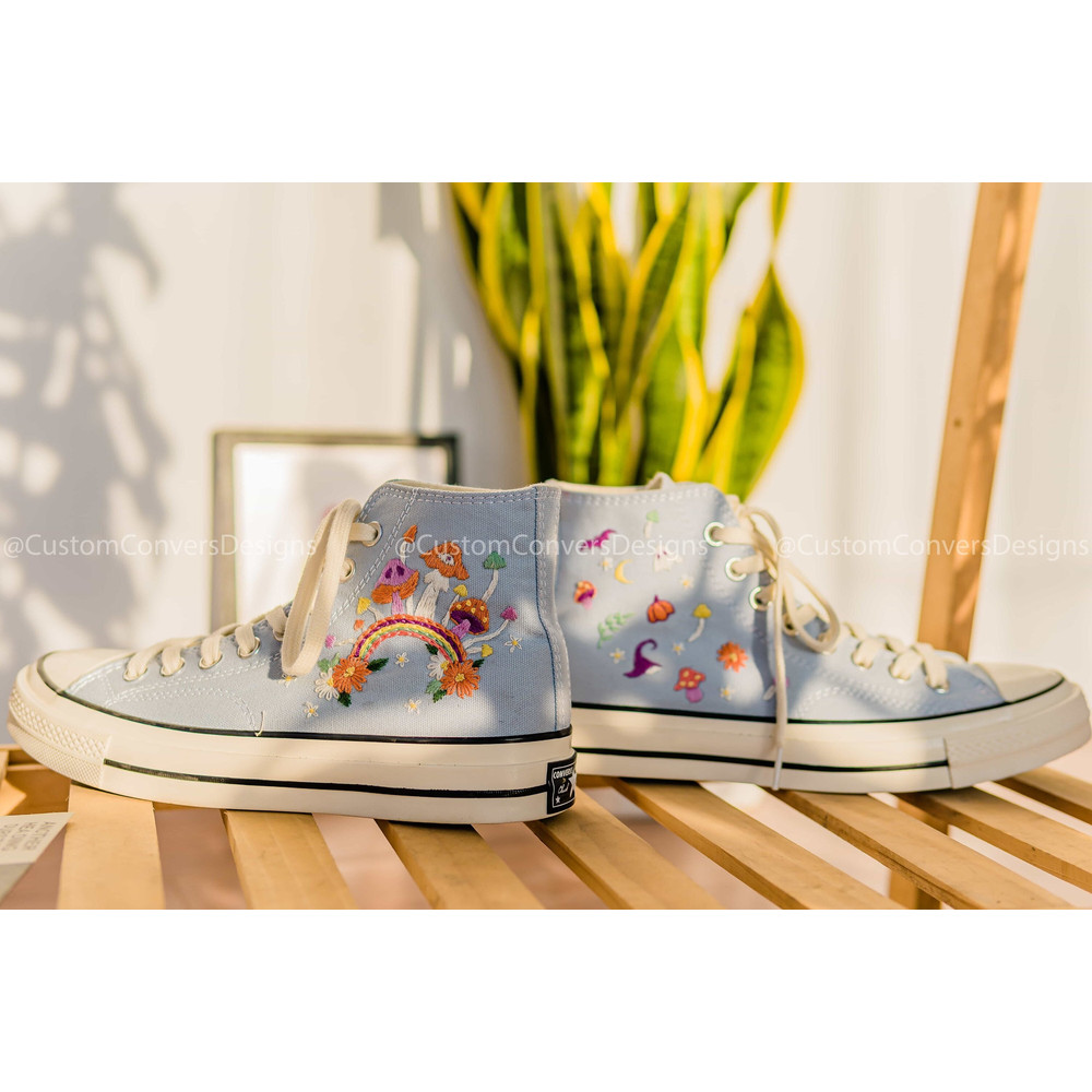 Custom Floral Embroidered Shoes, Handmade Embroidered Converse, Converse Custom, Converse Wreath Flower, Custom Flower Chuck Taylor 1970s - 2.jpg