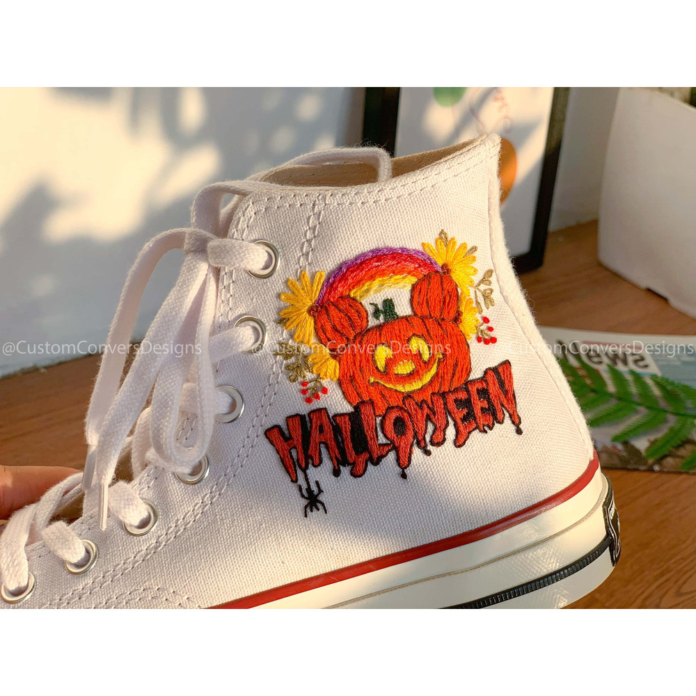 Custom Floral Embroidered Shoes, Handmade Embroidered Converse, Converse Custom, Converse Wreath Flower, Custom Flower Chuck Taylor 1970s - 6.jpg