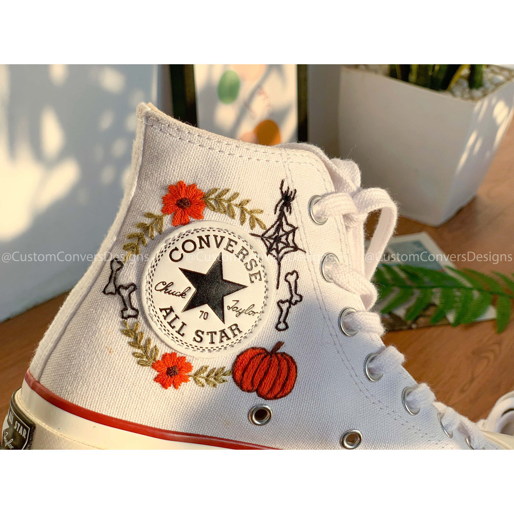 Custom Floral Embroidered Shoes, Handmade Embroidered Converse, Converse Custom, Converse Wreath Flower, Custom Flower Chuck Taylor 1970s - 8.jpg