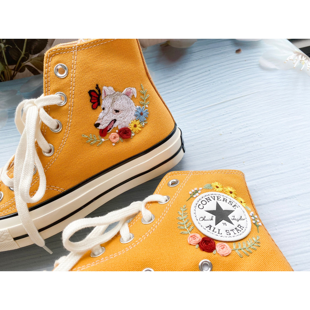 Custom Floral Embroidered Shoes, Handmade Embroidered Converse, Converse Custom, Converse Wreath Flower, Custom Flower Chuck Taylor 1970s - 6.jpg