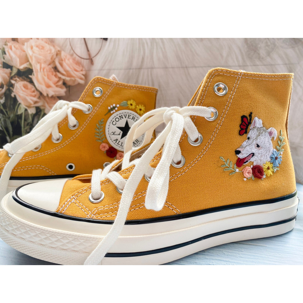 Custom Floral Embroidered Shoes, Handmade Embroidered Converse, Converse Custom, Converse Wreath Flower, Custom Flower Chuck Taylor 1970s - 7.jpg