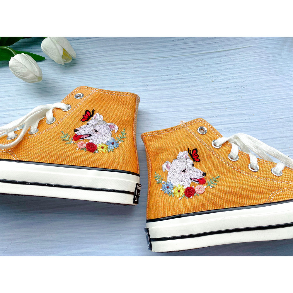 Custom Floral Embroidered Shoes, Handmade Embroidered Converse, Converse Custom, Converse Wreath Flower, Custom Flower Chuck Taylor 1970s - 9.jpg