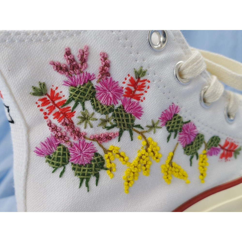 Custom Floral Embroidered Shoes, Handmade Embroidered Converse, Converse Custom, Converse Wreath Flower, Custom Flower Chuck Taylor 1970s - 6.jpg