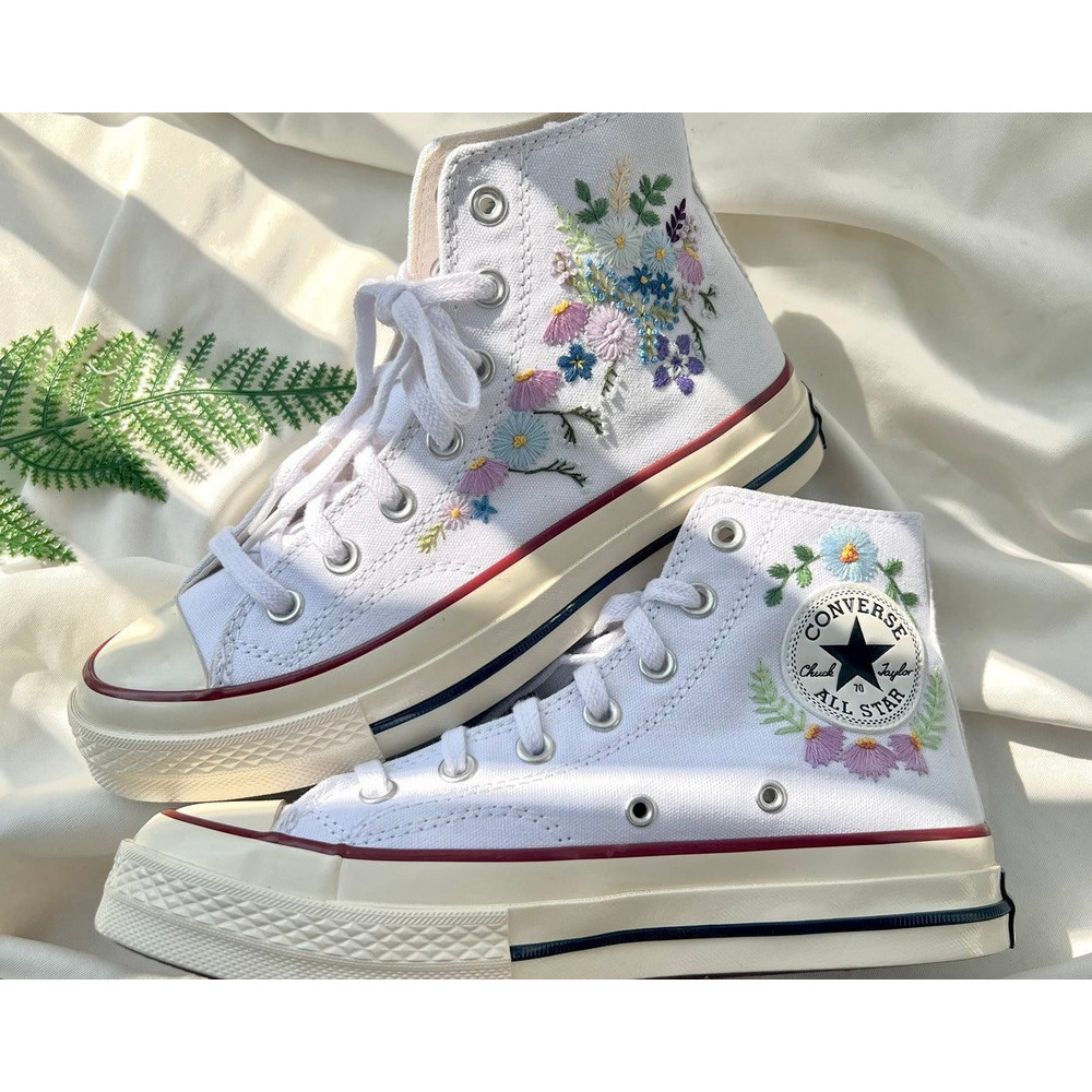 Custom Floral Embroidered Shoes, Handmade Embroidered Converse, Converse Custom, Converse Wreath Flower, Custom Flower Chuck Taylor 1970s - 4.jpg