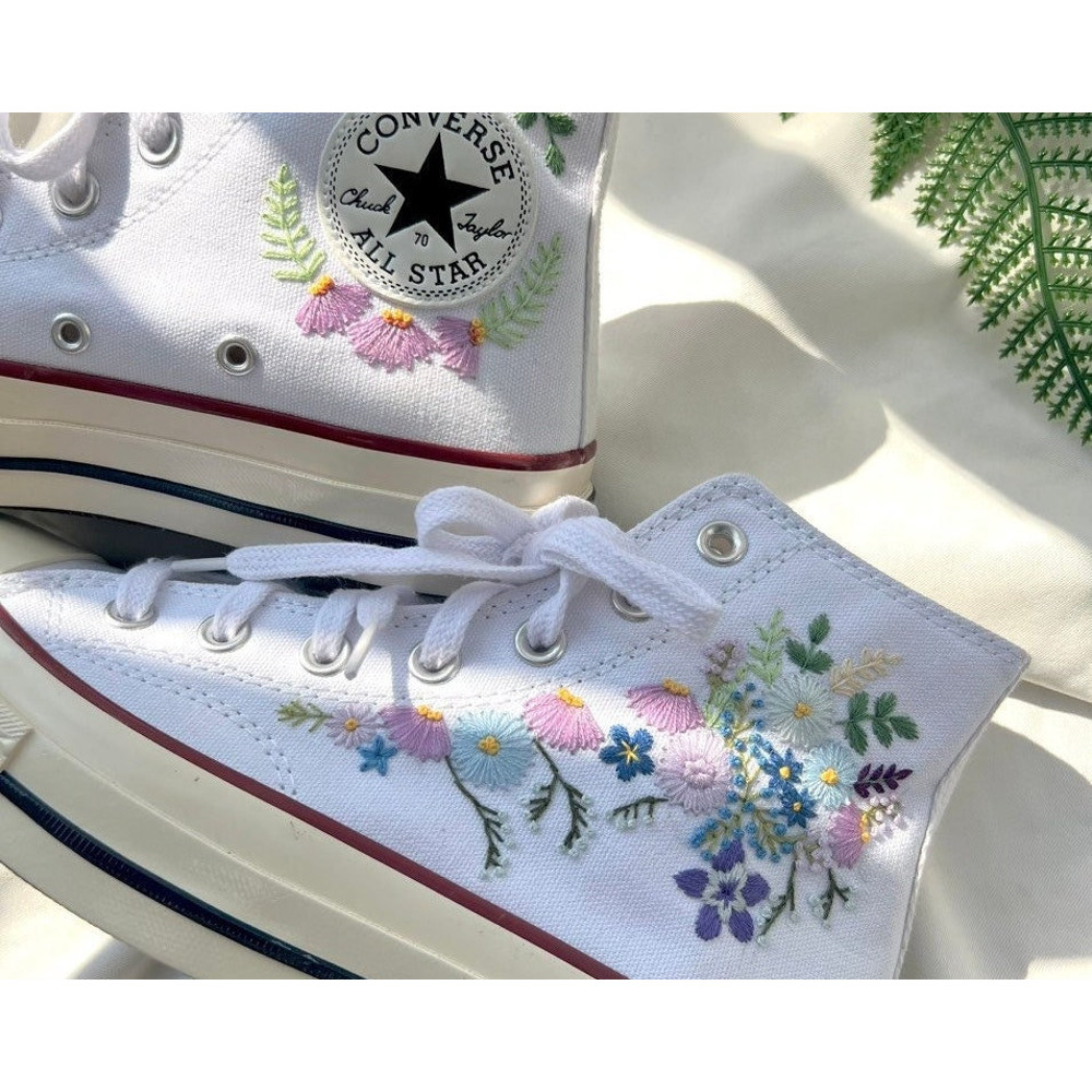 Custom Floral Embroidered Shoes, Handmade Embroidered Converse, Converse Custom, Converse Wreath Flower, Custom Flower Chuck Taylor 1970s - 5.jpg