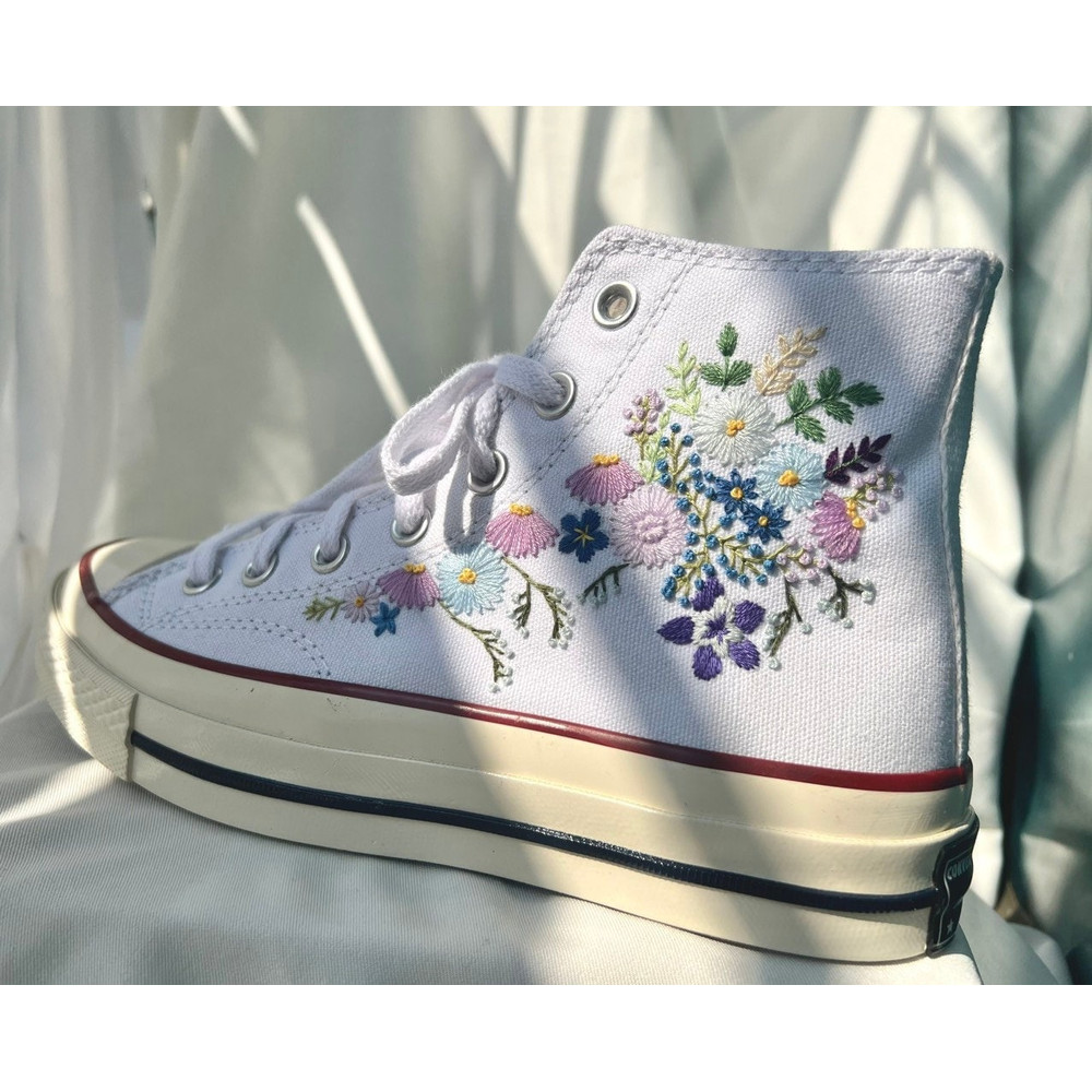 Custom Floral Embroidered Shoes, Handmade Embroidered Converse, Converse Custom, Converse Wreath Flower, Custom Flower Chuck Taylor 1970s - 8.jpg