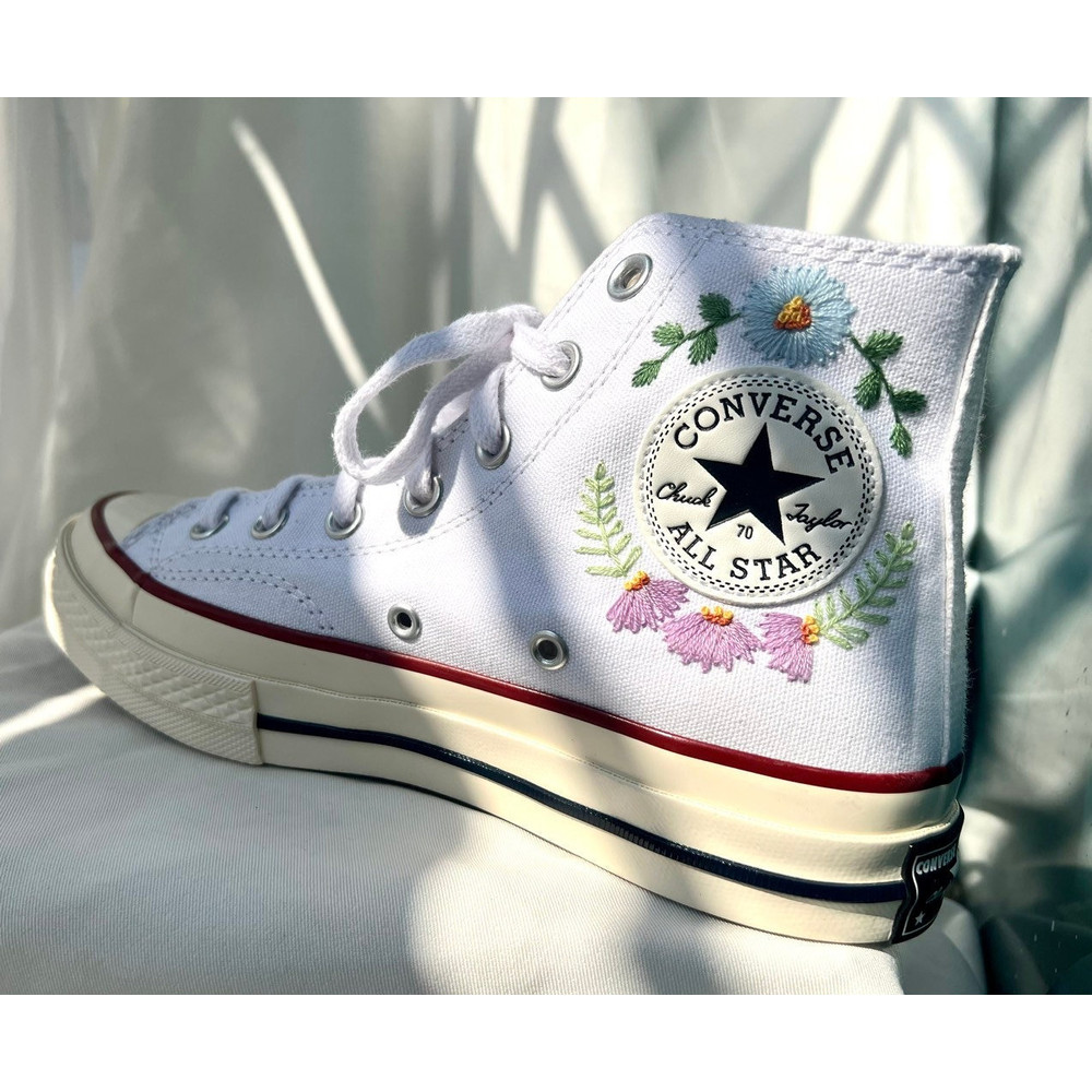 Custom Floral Embroidered Shoes, Handmade Embroidered Converse, Converse Custom, Converse Wreath Flower, Custom Flower Chuck Taylor 1970s - 9.jpg