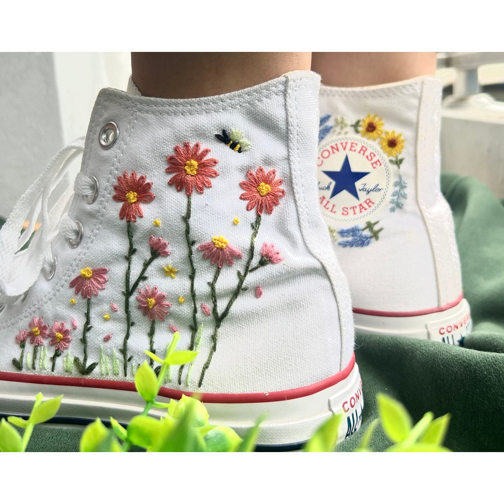 Custom Floral Embroidered Shoes, Handmade Embroidered Converse, Converse Custom, Converse Wreath Flower, Custom Flower Chuck Taylor 1970s - 4.jpg