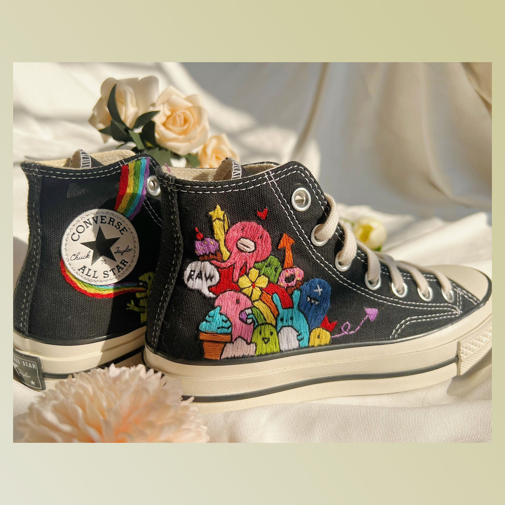 Custom Floral Embroidered Shoes, Handmade Embroidered Converse, Converse Custom, Converse Wreath Flower, Custom Flower Chuck Taylor 1970s - 1.jpg