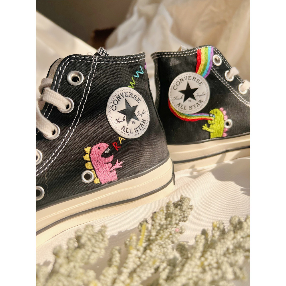 Custom Floral Embroidered Shoes, Handmade Embroidered Converse, Converse Custom, Converse Wreath Flower, Custom Flower Chuck Taylor 1970s - 7.jpg