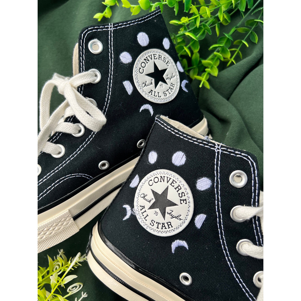 Custom Floral Embroidered Shoes, Handmade Embroidered Converse, Converse Custom, Converse Wreath Flower, Custom Flower Chuck Taylor 1970s - 8.jpg