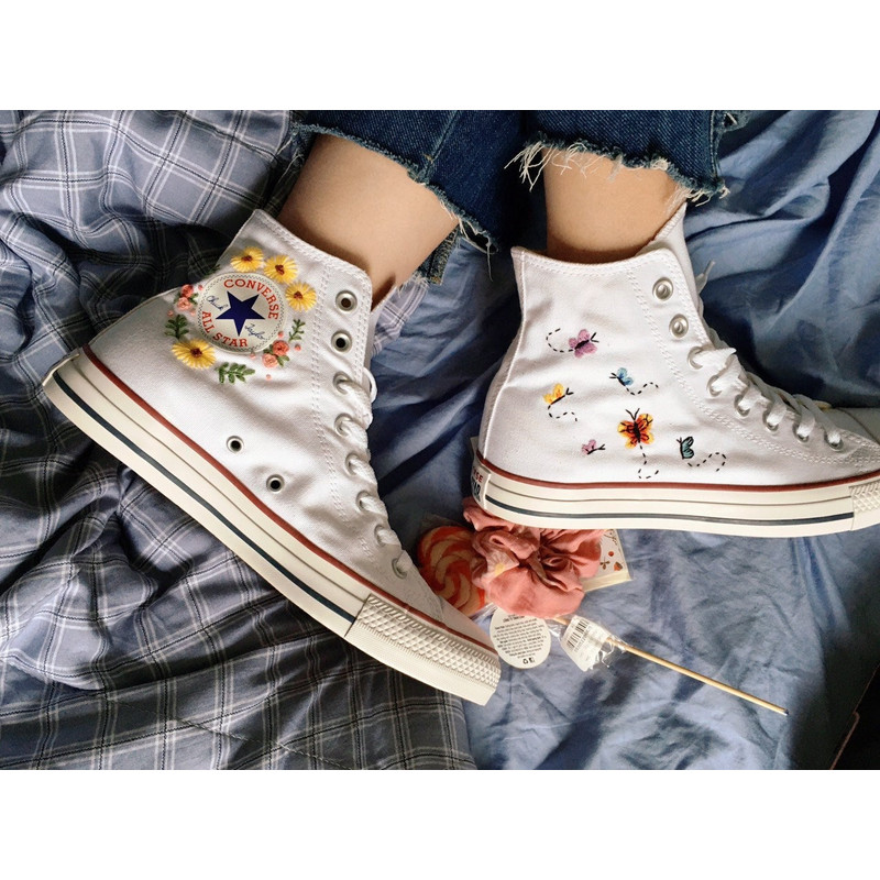 Custom Floral Embroidered Shoes, Handmade Embroidered Converse, Converse Custom, Converse Wreath Flower, Custom Flower Chuck Taylor 1970s - 5.jpg