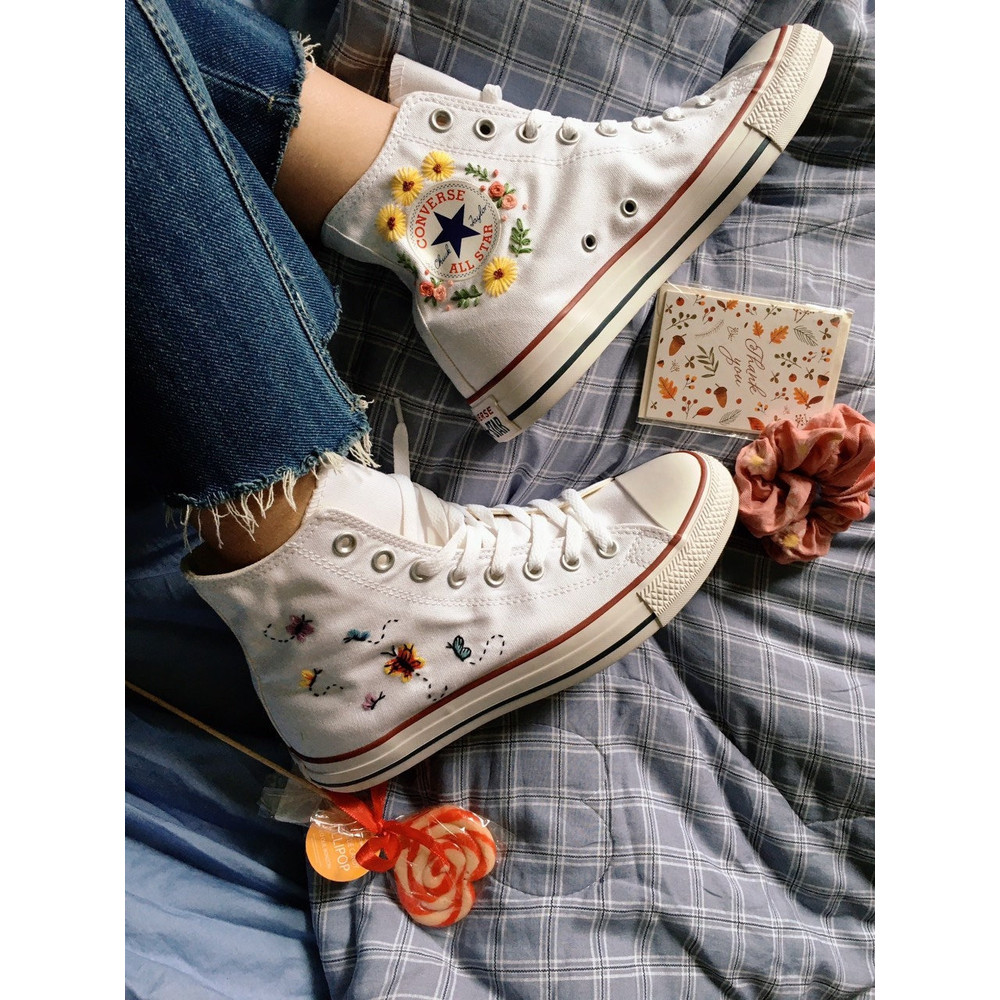 Custom Floral Embroidered Shoes, Handmade Embroidered Converse, Converse Custom, Converse Wreath Flower, Custom Flower Chuck Taylor 1970s - 6.jpg