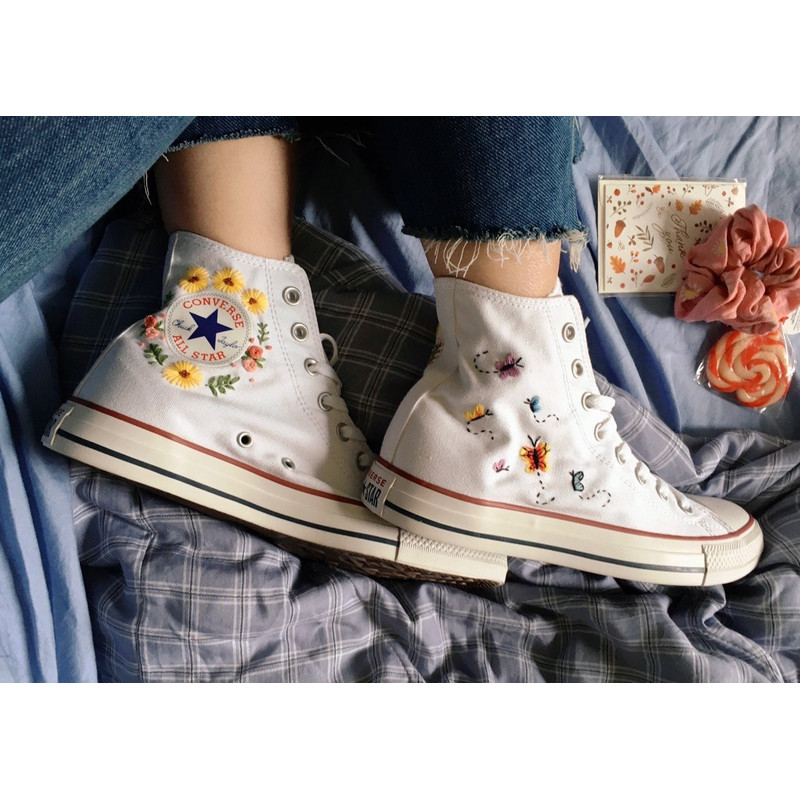 Custom Floral Embroidered Shoes, Handmade Embroidered Converse, Converse Custom, Converse Wreath Flower, Custom Flower Chuck Taylor 1970s - 8.jpg