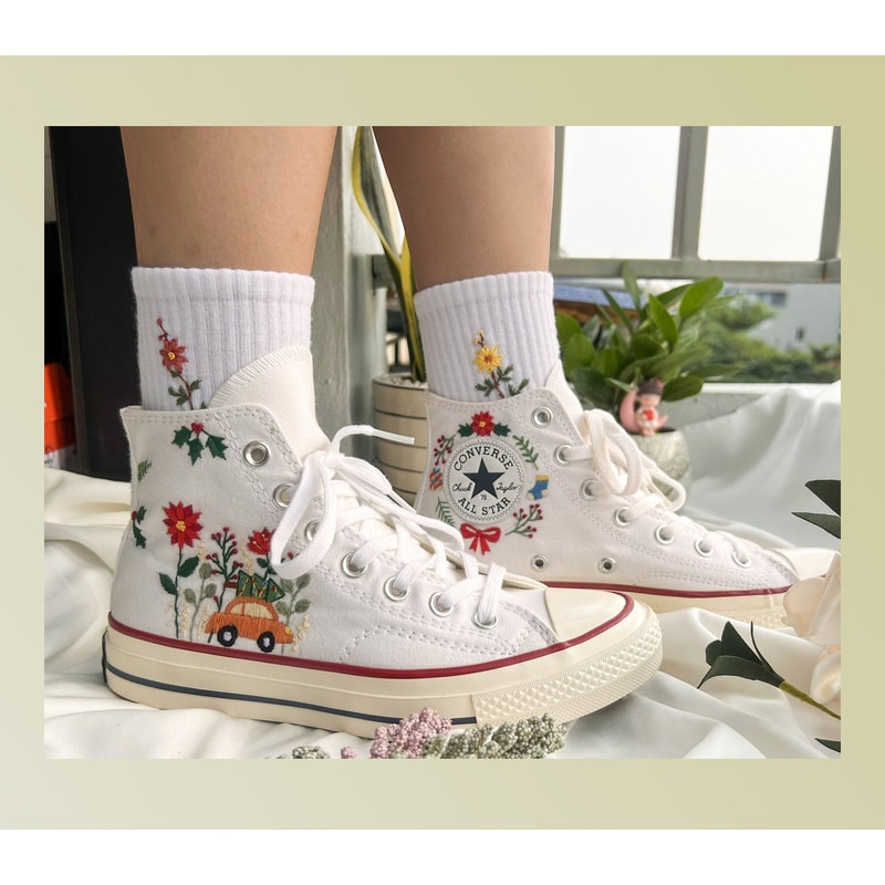 Custom Floral Embroidered Shoes, Handmade Embroidered Converse, Converse Custom, Converse Wreath Flower, Custom Flower Chuck Taylor 1970s - 1.jpg