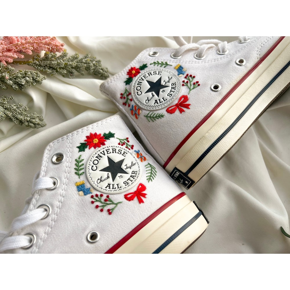 Custom Floral Embroidered Shoes, Handmade Embroidered Converse, Converse Custom, Converse Wreath Flower, Custom Flower Chuck Taylor 1970s - 6.jpg