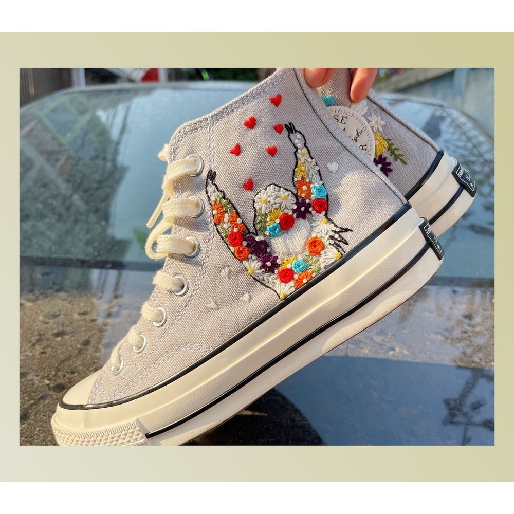 Custom Floral Embroidered Shoes, Handmade Embroidered Converse, Converse Custom, Converse Wreath Flower, Custom Flower Chuck Taylor 1970s - 1.jpg