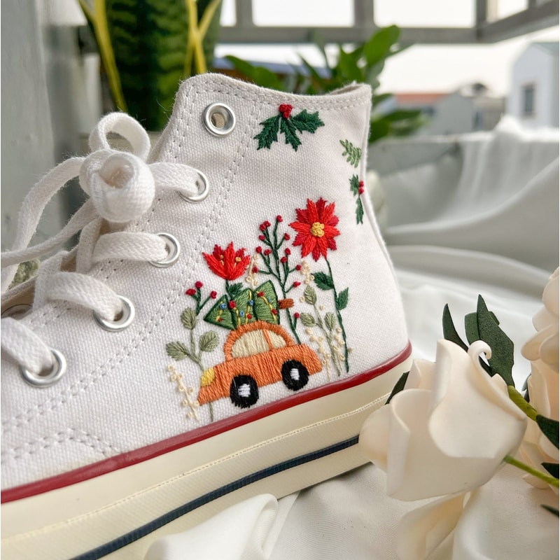 Custom Floral Embroidered Shoes, Handmade Embroidered Converse, Converse Custom, Converse Wreath Flower, Custom Flower Chuck Taylor 1970s - 8.jpg