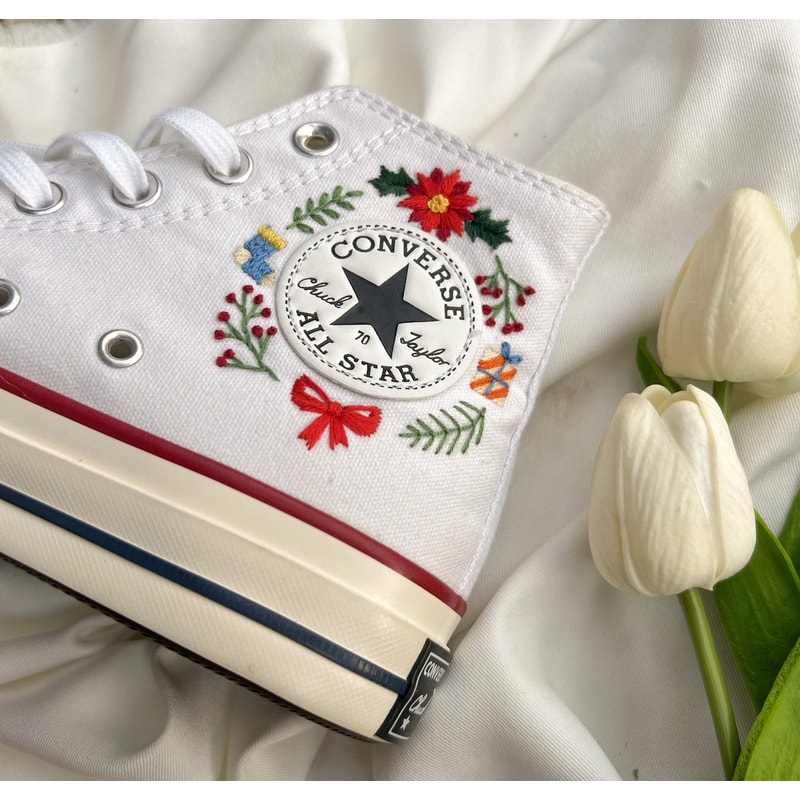 Custom Floral Embroidered Shoes, Handmade Embroidered Converse, Converse Custom, Converse Wreath Flower, Custom Flower Chuck Taylor 1970s - 9.jpg