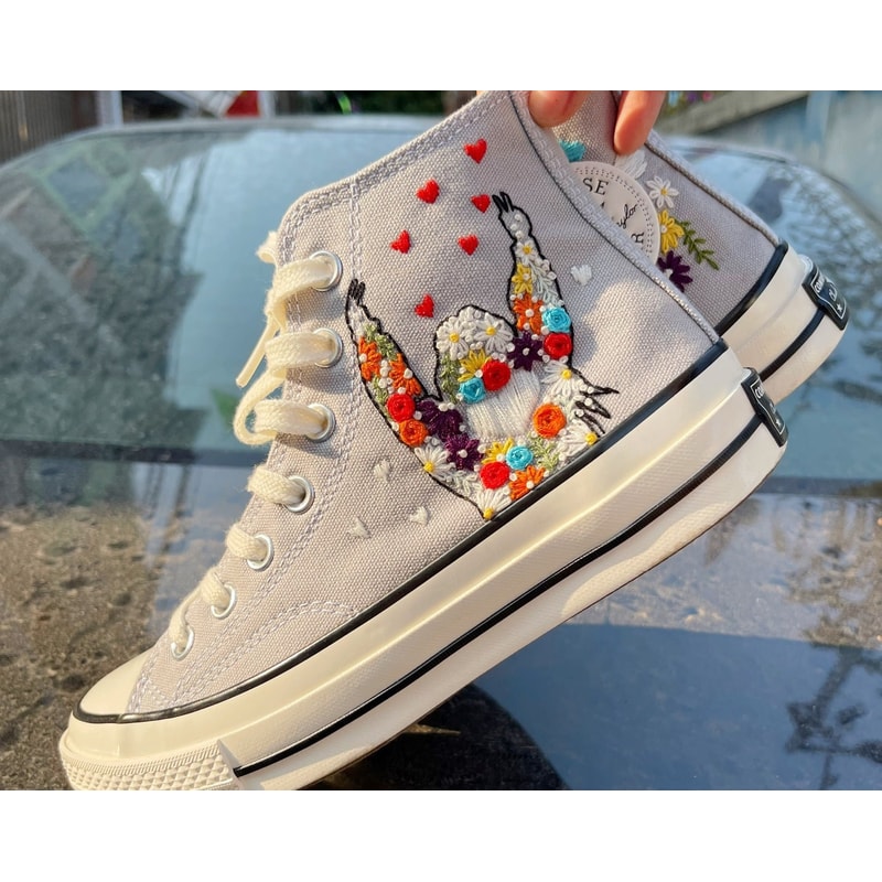 Custom Floral Embroidered Shoes, Handmade Embroidered Converse, Converse Custom, Converse Wreath Flower, Custom Flower Chuck Taylor 1970s - 2.jpg