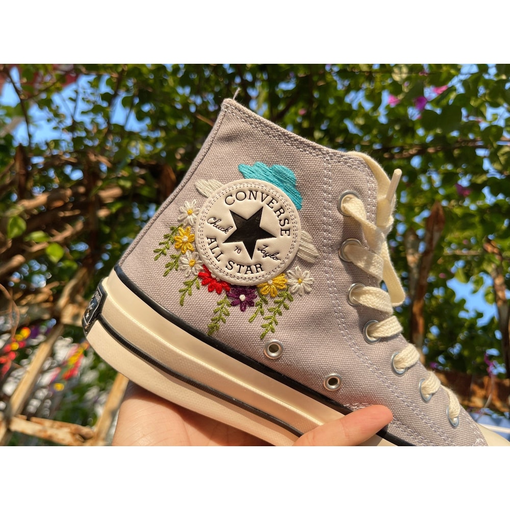 Custom Floral Embroidered Shoes, Handmade Embroidered Converse, Converse Custom, Converse Wreath Flower, Custom Flower Chuck Taylor 1970s - 4.jpg