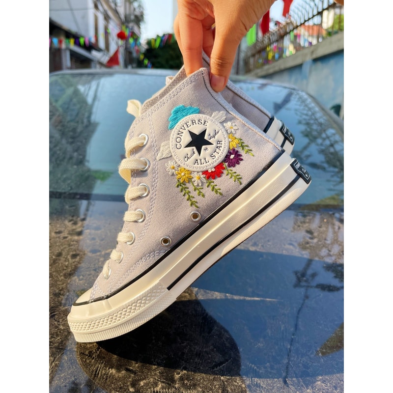 Custom Floral Embroidered Shoes, Handmade Embroidered Converse, Converse Custom, Converse Wreath Flower, Custom Flower Chuck Taylor 1970s - 5.jpg