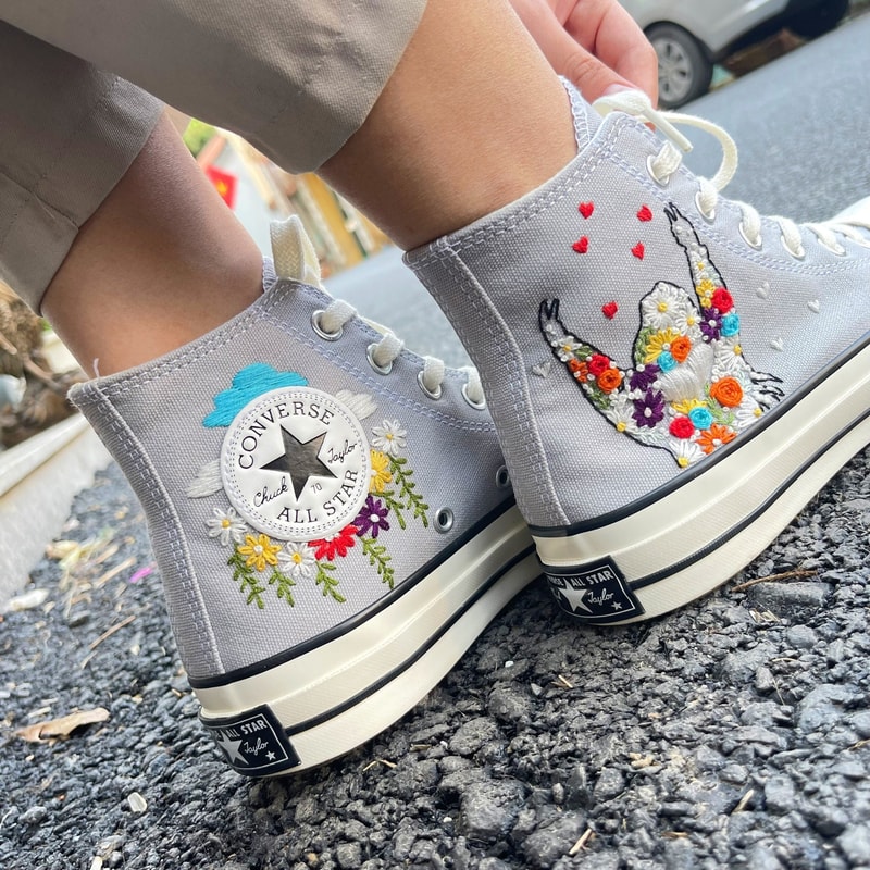 Custom Floral Embroidered Shoes, Handmade Embroidered Converse, Converse Custom, Converse Wreath Flower, Custom Flower Chuck Taylor 1970s - 6.jpg