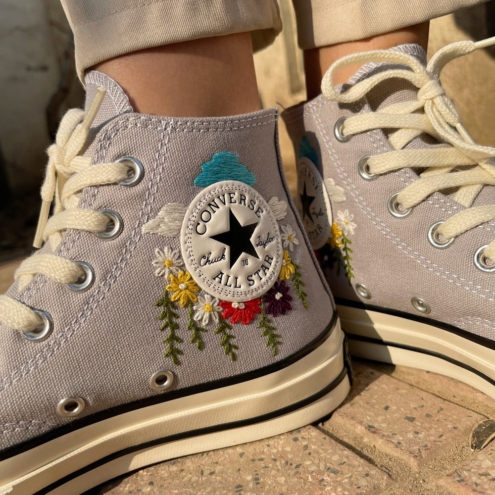 Custom Floral Embroidered Shoes, Handmade Embroidered Converse, Converse Custom, Converse Wreath Flower, Custom Flower Chuck Taylor 1970s - 7.jpg