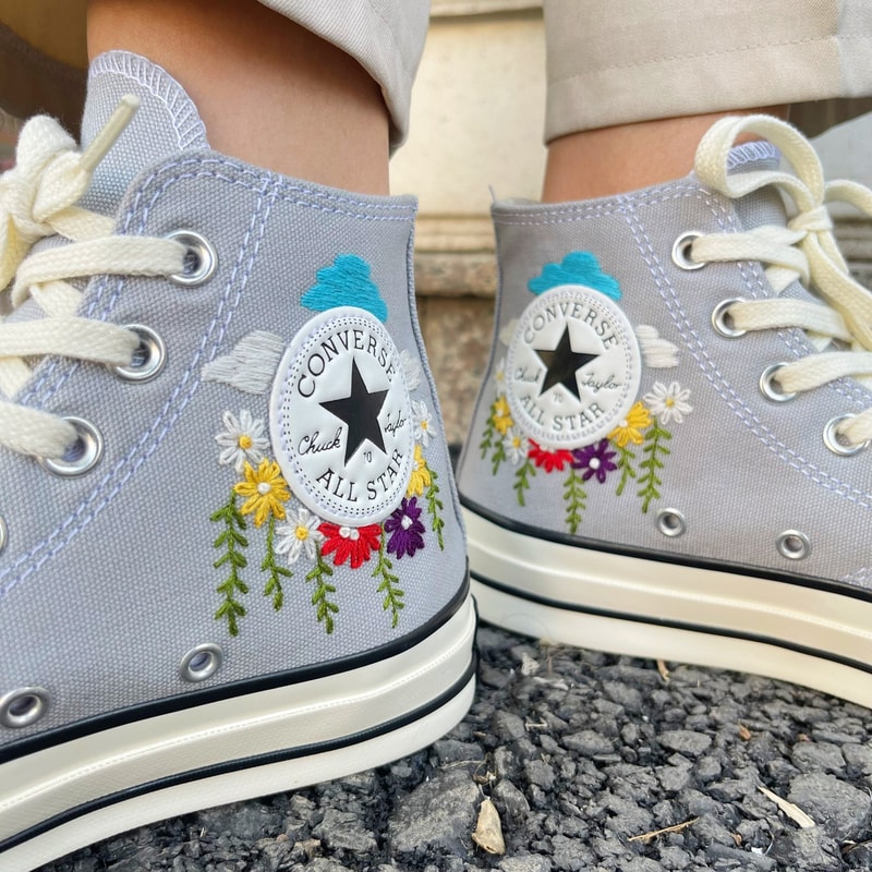 Custom Floral Embroidered Shoes, Handmade Embroidered Converse, Converse Custom, Converse Wreath Flower, Custom Flower Chuck Taylor 1970s - 9.jpg