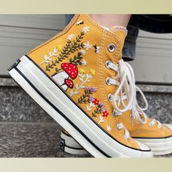 custom floral embroidered shoes, handmade embroidered converse, converse custom, converse wreath flower, custom flower c