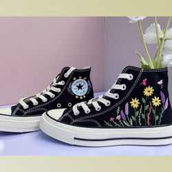 custom floral embroidered shoes, handmade embroidered converse, converse custom, converse wreath flower, custom flower c