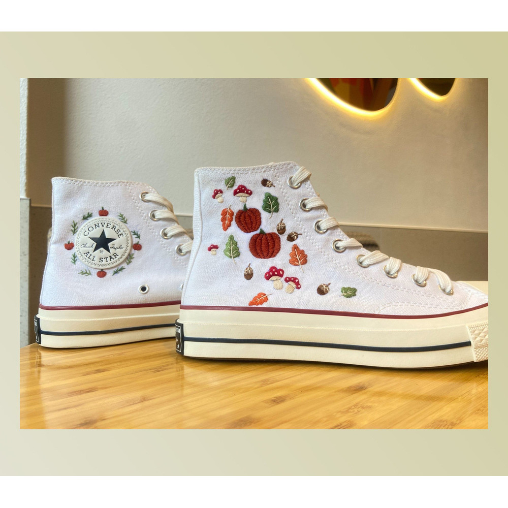 Custom Floral Embroidered Shoes, Handmade Embroidered Converse, Converse Custom, Converse Wreath Flower, Custom Flower Chuck Taylor 1970s - 1.jpg