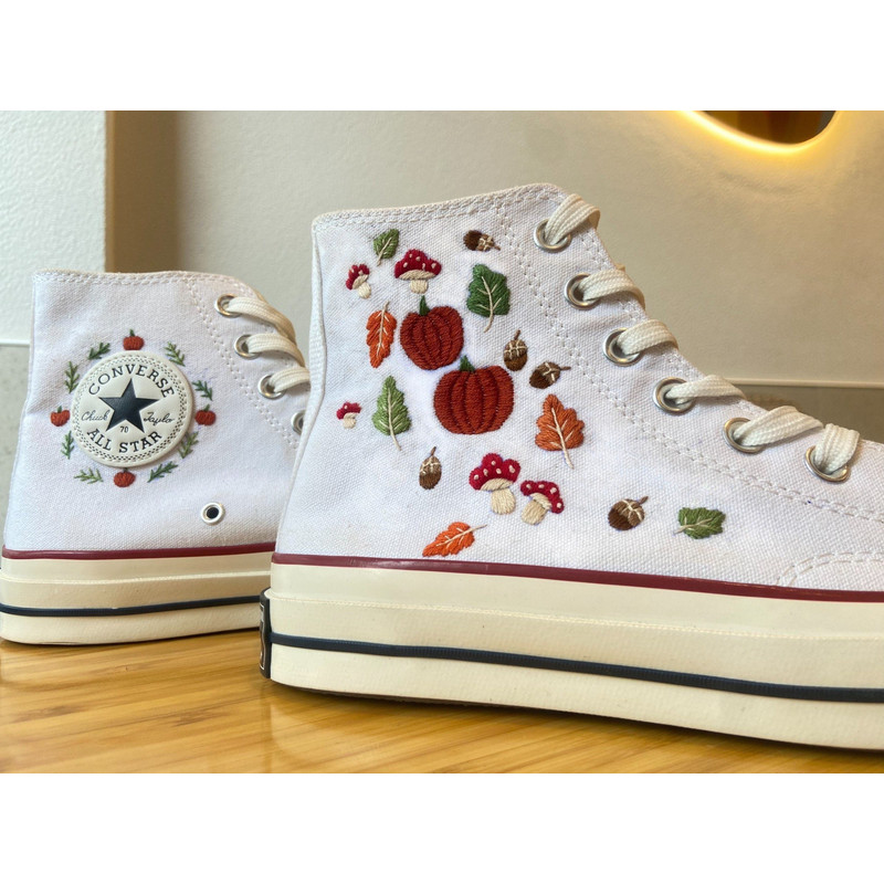 Custom Floral Embroidered Shoes, Handmade Embroidered Converse, Converse Custom, Converse Wreath Flower, Custom Flower Chuck Taylor 1970s - 4.jpg