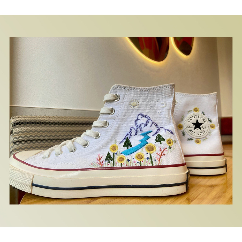Custom Floral Embroidered Shoes, Handmade Embroidered Converse, Converse Custom, Converse Wreath Flower, Custom Flower Chuck Taylor 1970s - 1.jpg