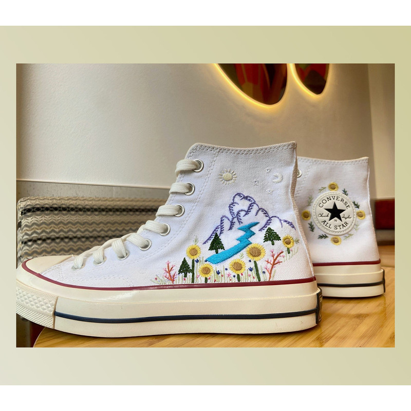Custom Floral Embroidered Shoes, Handmade Embroidered Converse, Converse Custom, Converse Wreath Flower, Custom Flower Chuck Taylor 1970s - 1.jpg
