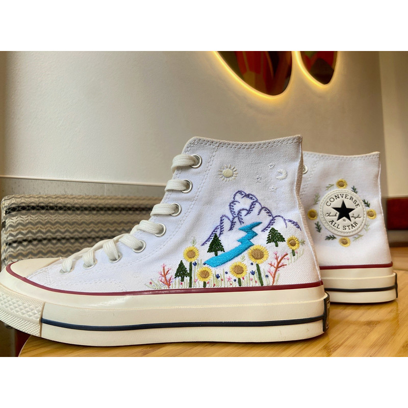 Custom Floral Embroidered Shoes, Handmade Embroidered Converse, Converse Custom, Converse Wreath Flower, Custom Flower Chuck Taylor 1970s - 2.jpg