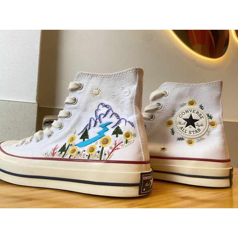 Custom Floral Embroidered Shoes, Handmade Embroidered Converse, Converse Custom, Converse Wreath Flower, Custom Flower Chuck Taylor 1970s - 4.jpg