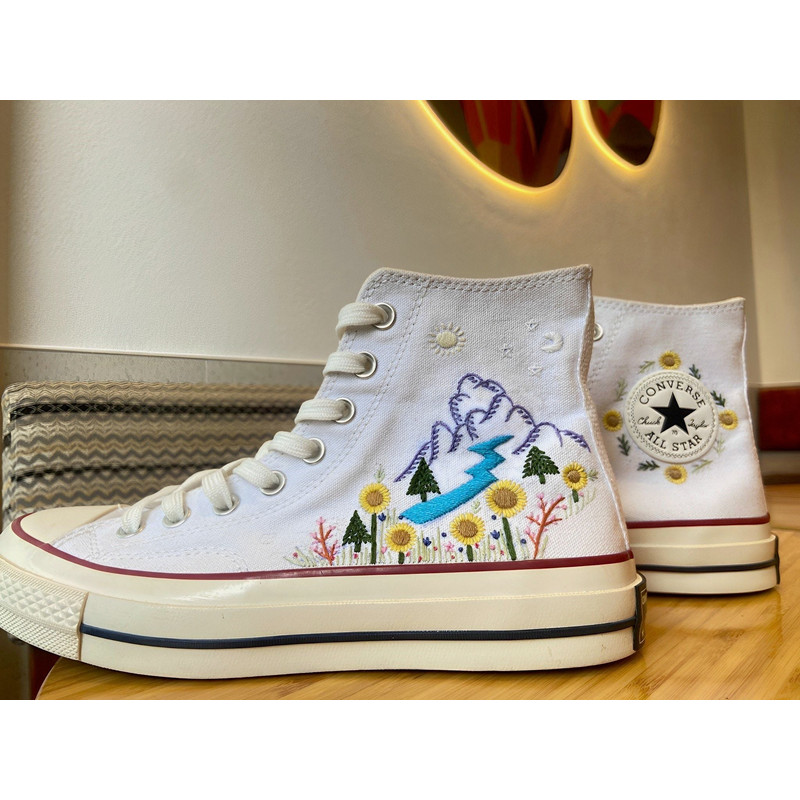 Custom Floral Embroidered Shoes, Handmade Embroidered Converse, Converse Custom, Converse Wreath Flower, Custom Flower Chuck Taylor 1970s - 5.jpg