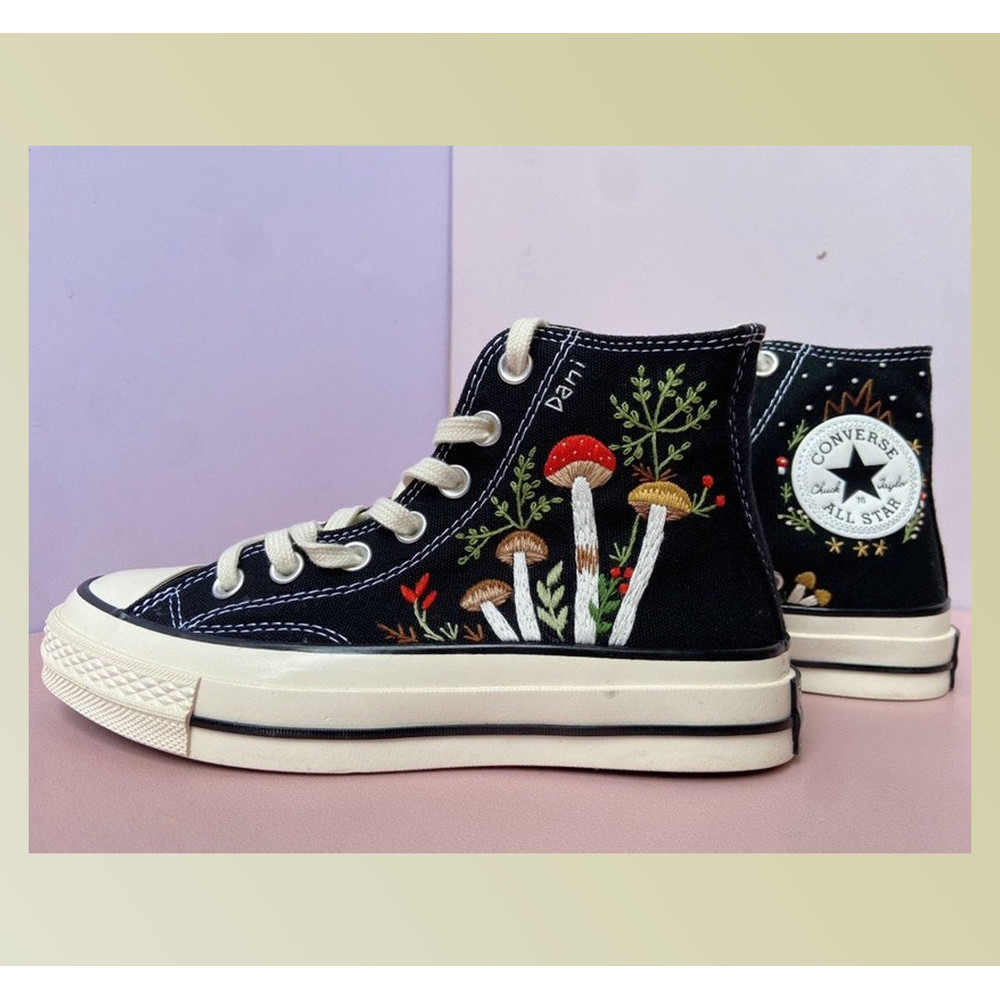 Custom Floral Embroidered Shoes, Handmade Embroidered Converse, Converse Custom, Converse Wreath Flower, Custom Flower Chuck Taylor 1970s - 1.jpg